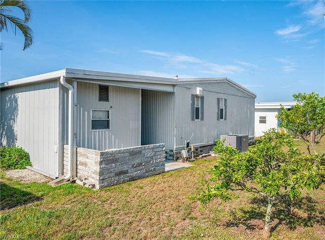 3073 Longview LN, North Fort Myers, FL 33917