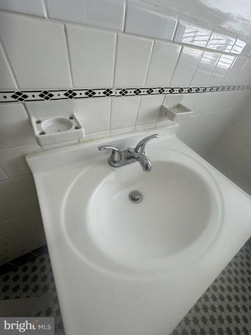 4154 W GIRARD AVE, Philadelphia, PA 19104