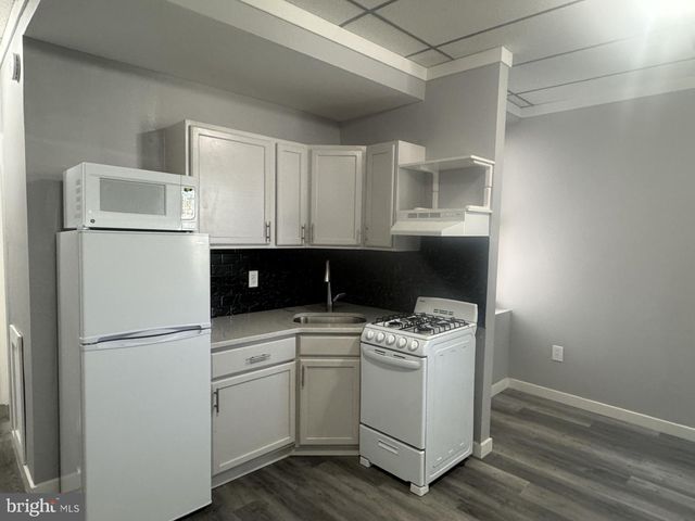 4154 W GIRARD AVE, Philadelphia, PA 19104