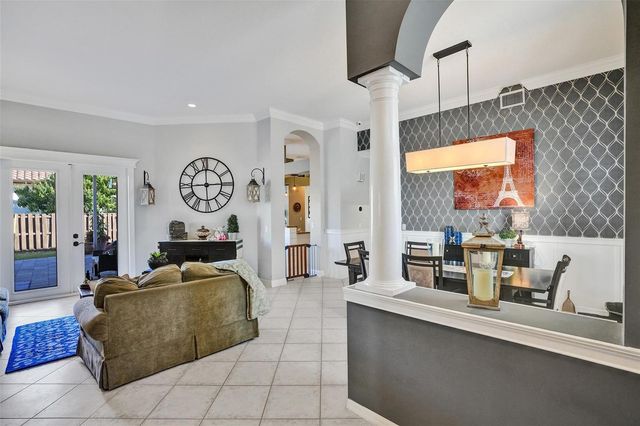 16287 Mariposa Circle S, Pembroke Pines, FL 33331