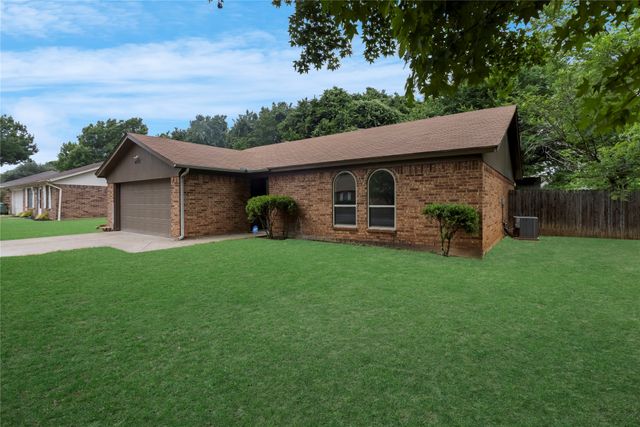 4301 Middlebrook Drive, Arlington, TX 76016