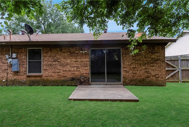 4301 Middlebrook Drive, Arlington, TX 76016