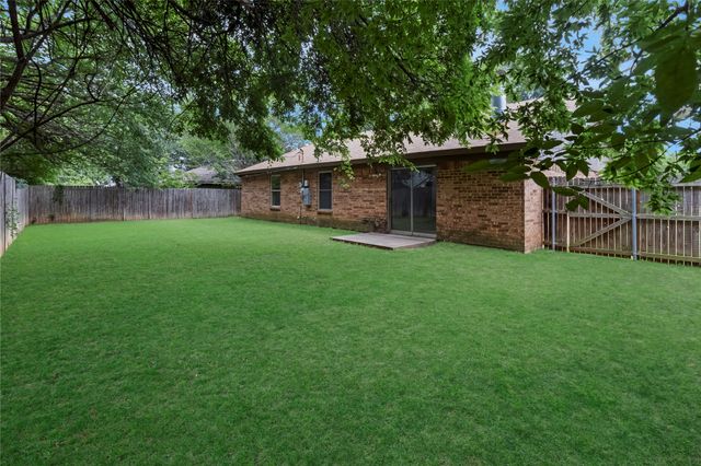 4301 Middlebrook Drive, Arlington, TX 76016