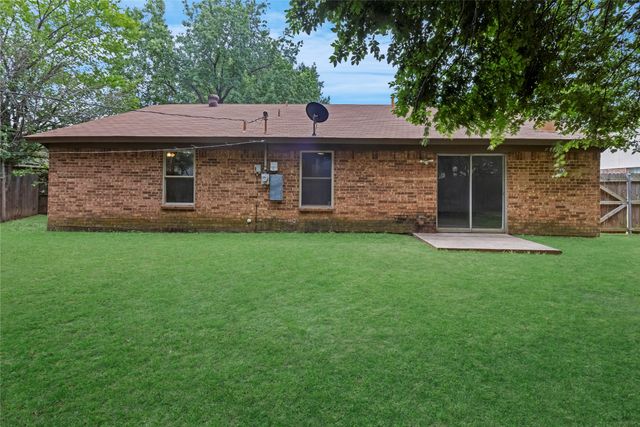4301 Middlebrook Drive, Arlington, TX 76016