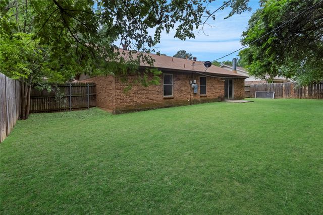 4301 Middlebrook Drive, Arlington, TX 76016