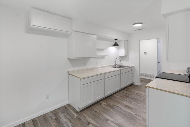 4301 Middlebrook Drive, Arlington, TX 76016