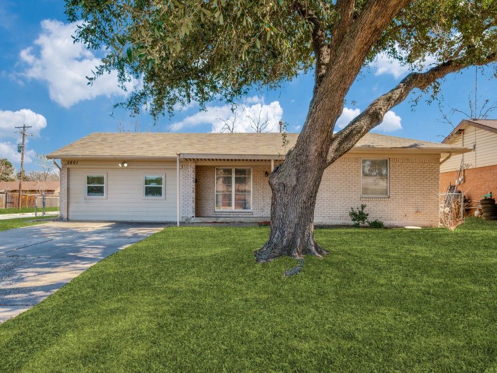5801 Walraven Circle, Fort Worth, TX 76133