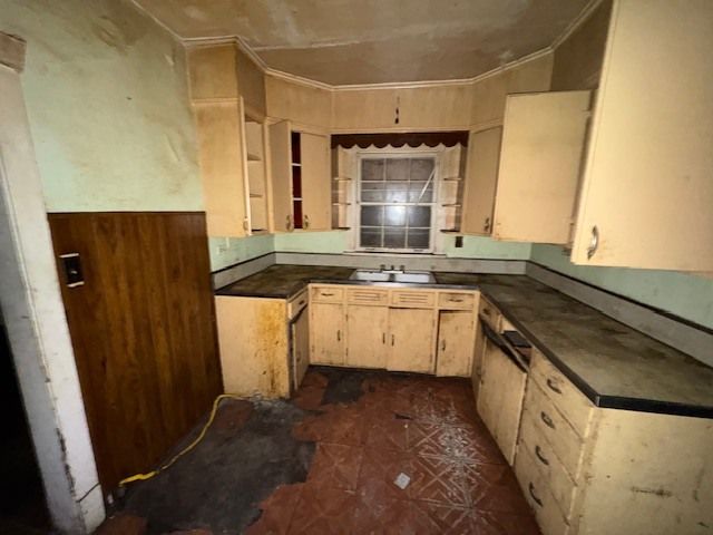 906 S 9th Avenue, Maywood, IL 60153