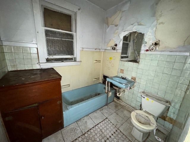 906 S 9th Avenue, Maywood, IL 60153