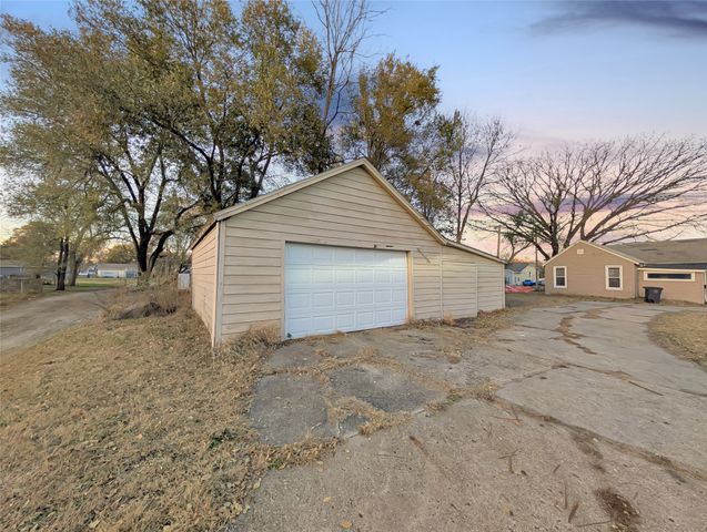 810 SE 10th Street, Des Moines, IA 50309