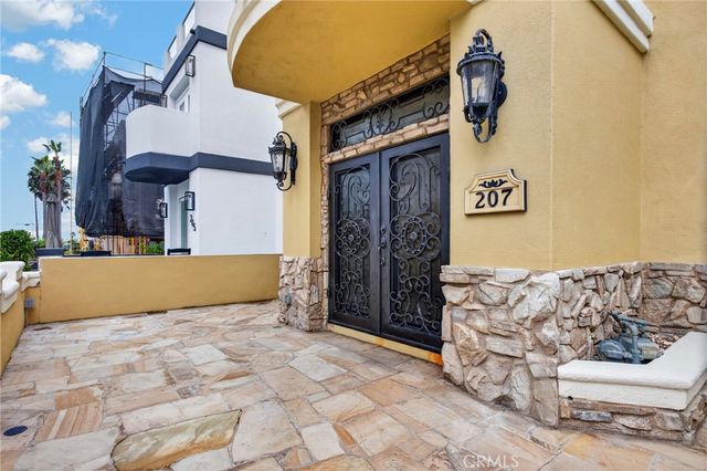 207 18th Street, Huntington Beach, CA 92648