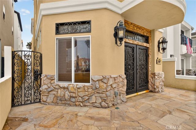 207 18th Street, Huntington Beach, CA 92648