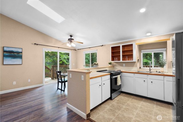 140 Windward Dr, Bellingham, WA 98229