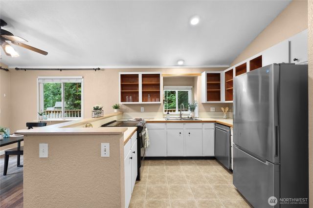 140 Windward Dr, Bellingham, WA 98229