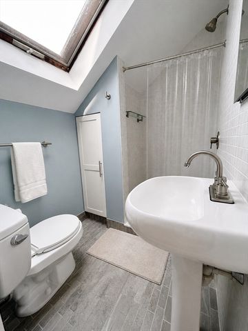 128 Hamilton St 128, Cambridge, MA 02139