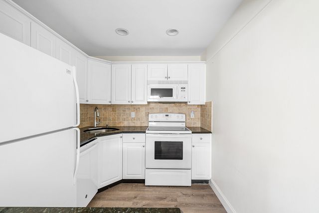 2455 NE 51st Street E102, Fort Lauderdale, FL 33308