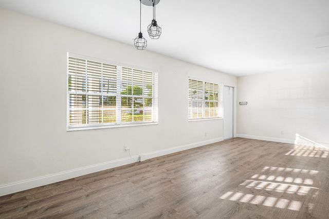 2455 NE 51st Street E102, Fort Lauderdale, FL 33308