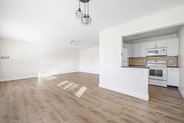 2455 NE 51st Street E102, Fort Lauderdale, FL 33308