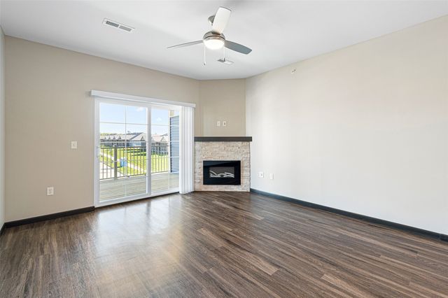 2877 Spring Rose Circle 209, Coralville, IA 52241