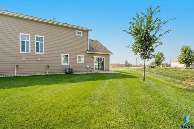 7523 S Brookside Pl Place, Sioux Falls, SD 57108