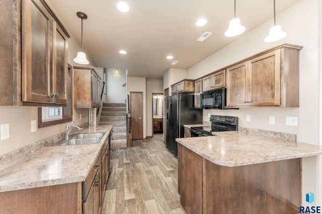 7523 S Brookside Pl Place, Sioux Falls, SD 57108