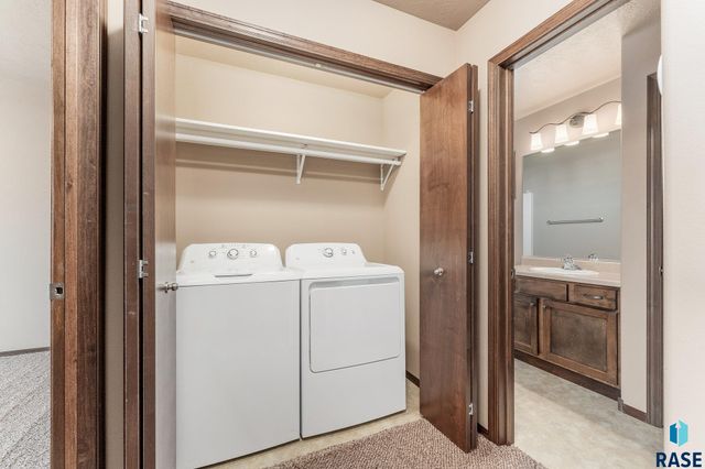 7523 S Brookside Pl Place, Sioux Falls, SD 57108