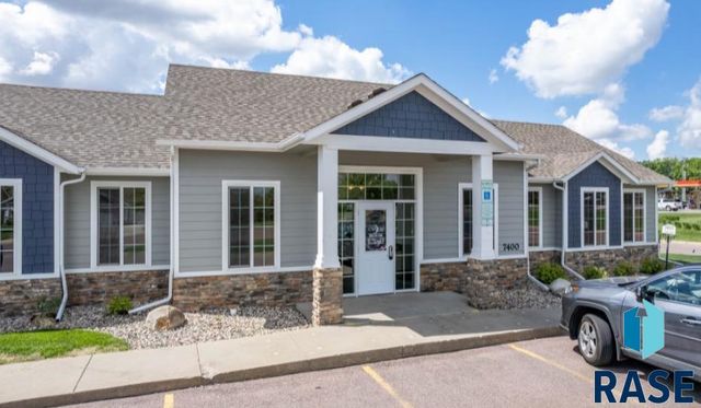 7523 S Brookside Pl Place, Sioux Falls, SD 57108