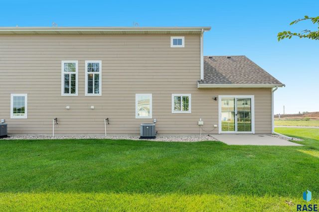 7523 S Brookside Pl Place, Sioux Falls, SD 57108