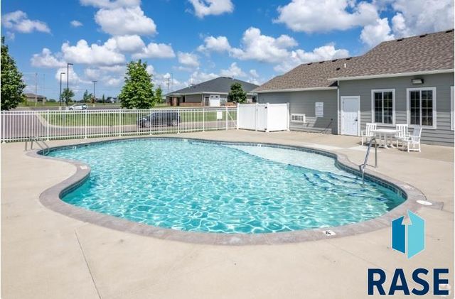 7523 S Brookside Pl Place, Sioux Falls, SD 57108
