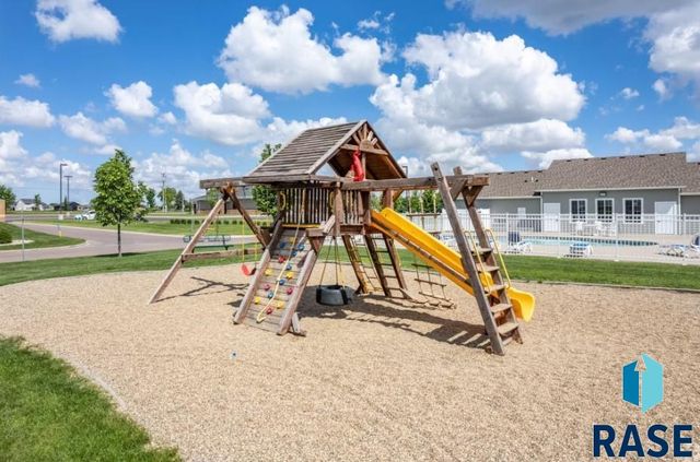 7523 S Brookside Pl Place, Sioux Falls, SD 57108