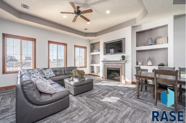 7523 S Brookside Pl Place, Sioux Falls, SD 57108