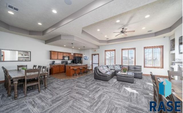 7523 S Brookside Pl Place, Sioux Falls, SD 57108