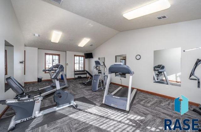 7523 S Brookside Pl Place, Sioux Falls, SD 57108