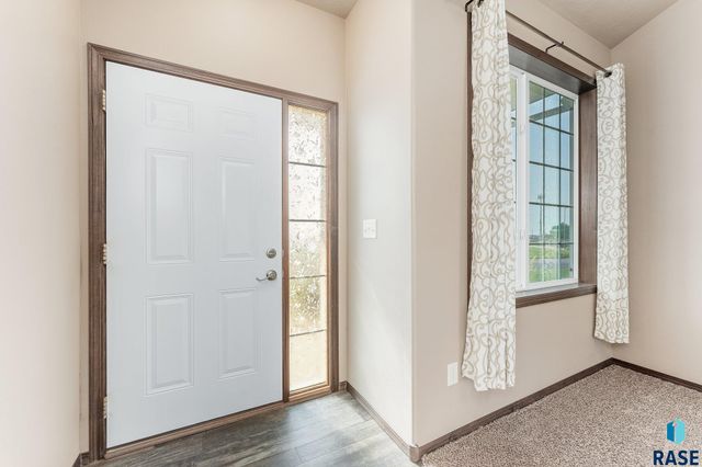 7523 S Brookside Pl Place, Sioux Falls, SD 57108