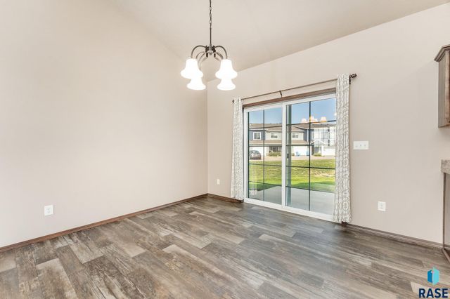 7523 S Brookside Pl Place, Sioux Falls, SD 57108