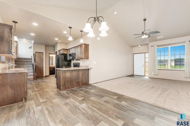 7523 S Brookside Pl Place, Sioux Falls, SD 57108