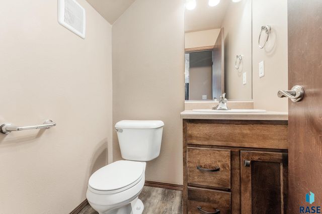 7523 S Brookside Pl Place, Sioux Falls, SD 57108