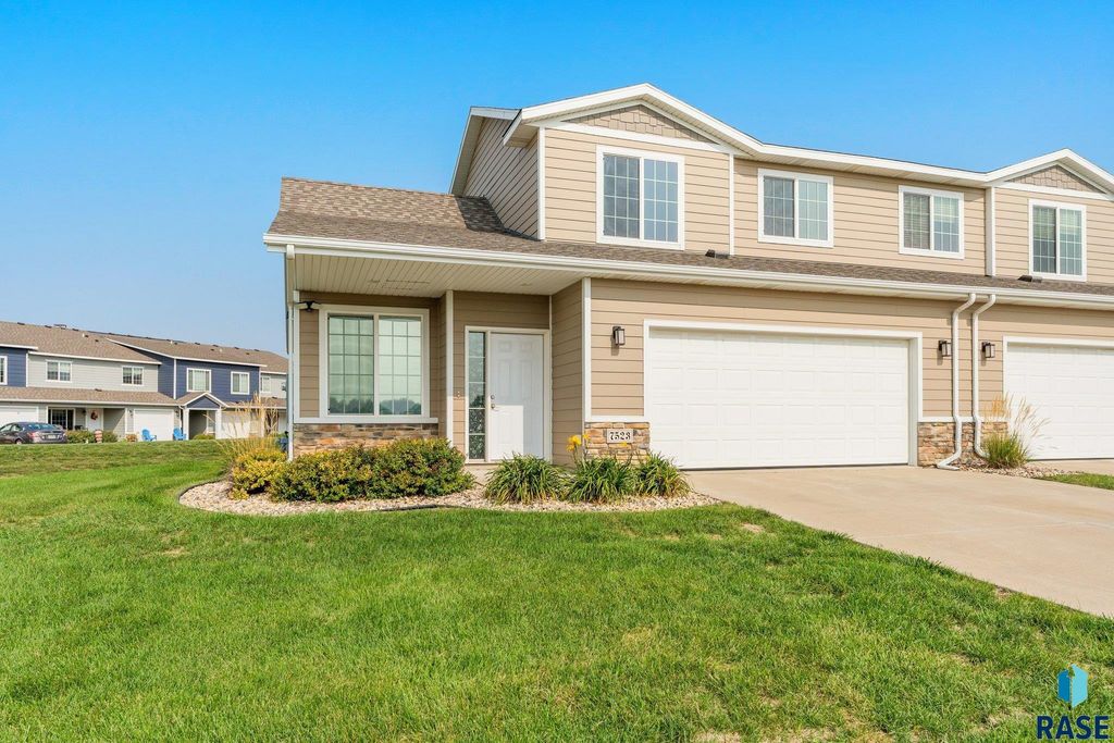 7523 S Brookside Pl Place, Sioux Falls, SD 57108