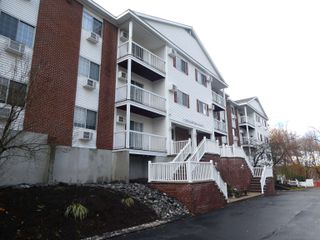 490 River Rd Apt 3, Manchester, NH 03104
