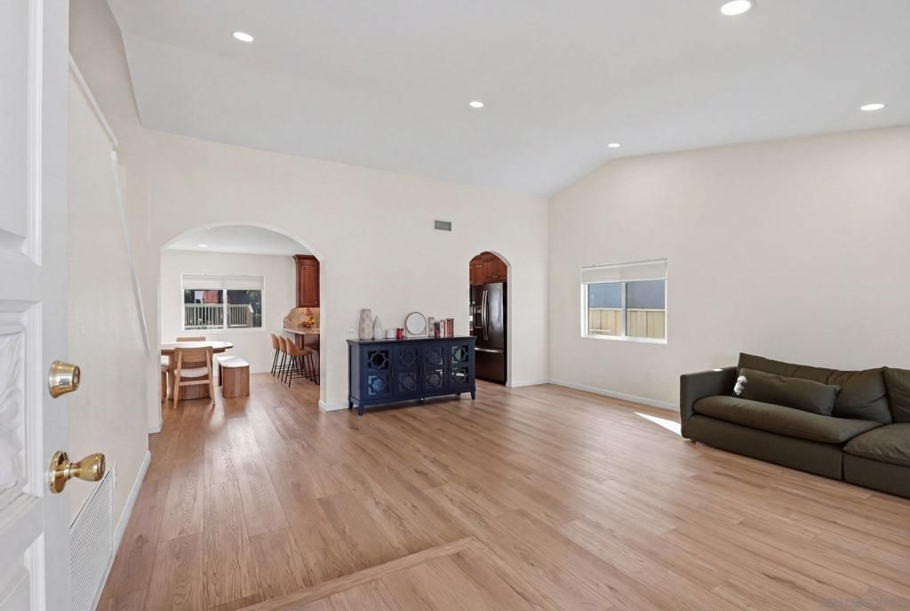 Image 2 of property listing at 13235 Bavarian, San Diego, CA 92129