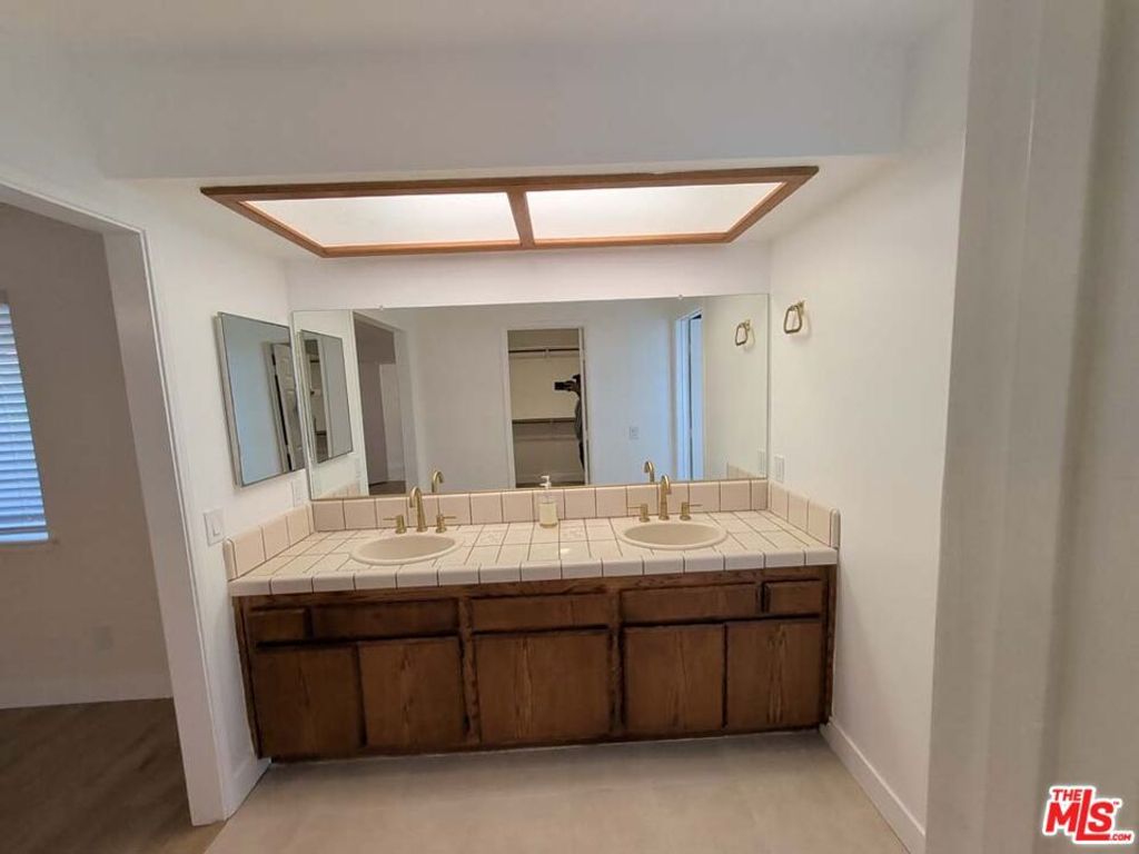 Image 14 of property listing at 14493 Hurricane Lane, Helendale, CA 92342
