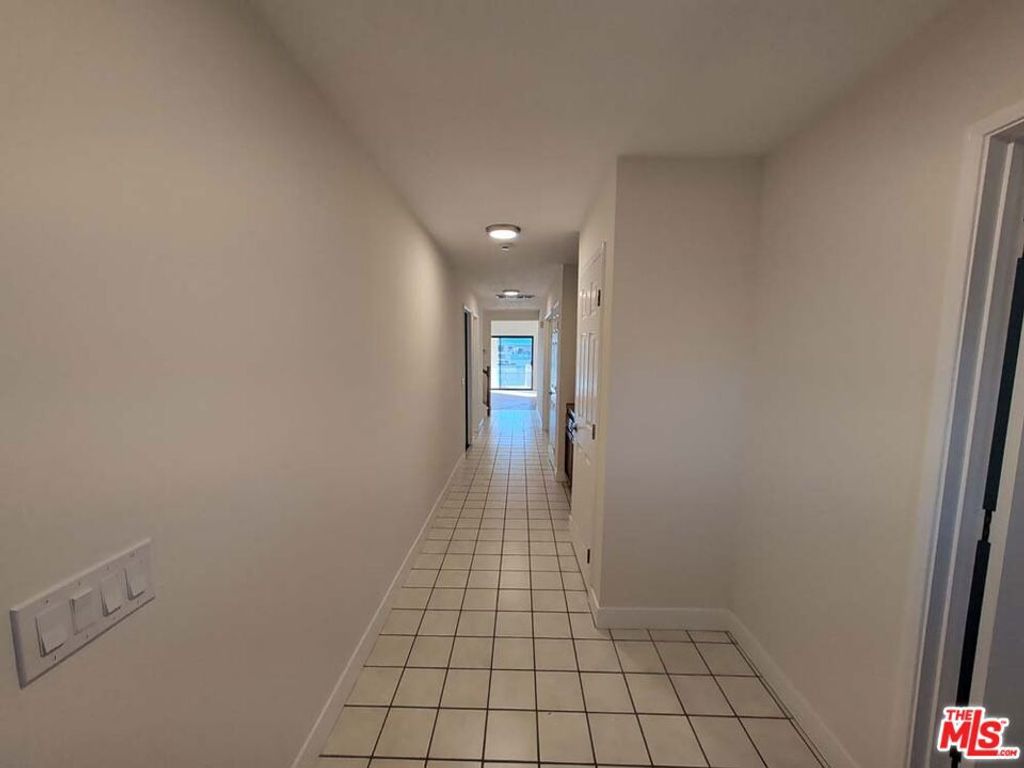 Image 4 of property listing at 14493 Hurricane Lane, Helendale, CA 92342