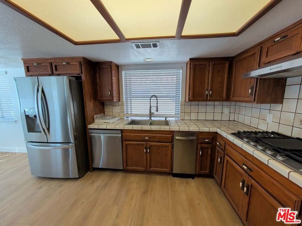 Image 40 of property listing at 14493 Hurricane Lane, Helendale, CA 92342