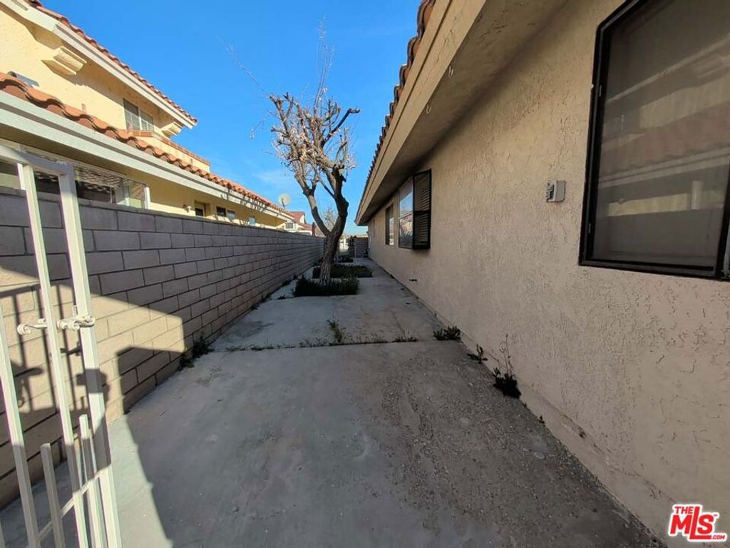 Image 57 of property listing at 14493 Hurricane Lane, Helendale, CA 92342