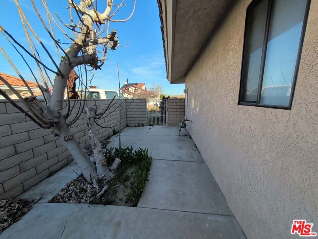 Image 58 of property listing at 14493 Hurricane Lane, Helendale, CA 92342