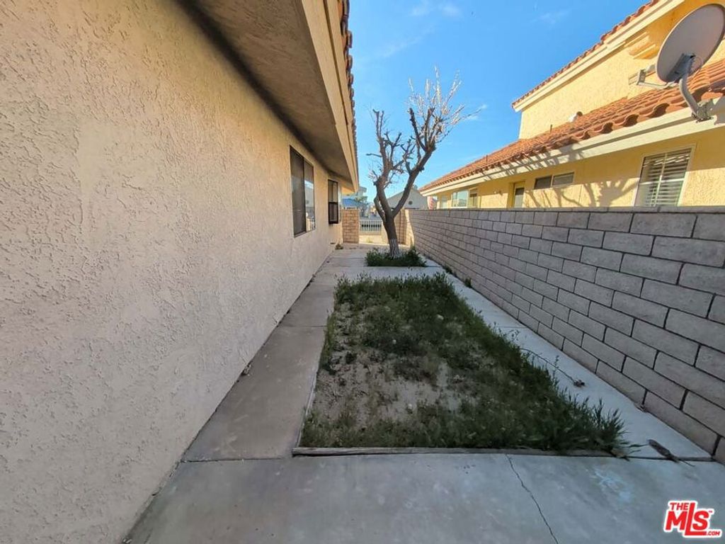 Image 59 of property listing at 14493 Hurricane Lane, Helendale, CA 92342