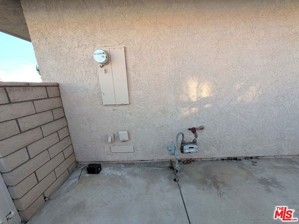 Image 60 of property listing at 14493 Hurricane Lane, Helendale, CA 92342