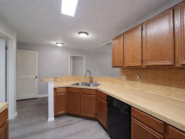 16003 Surrey Woods Drive, Friendswood, TX 77546