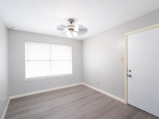 16003 Surrey Woods Drive, Friendswood, TX 77546