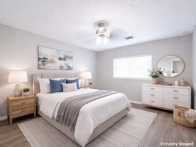 16003 Surrey Woods Drive, Friendswood, TX 77546